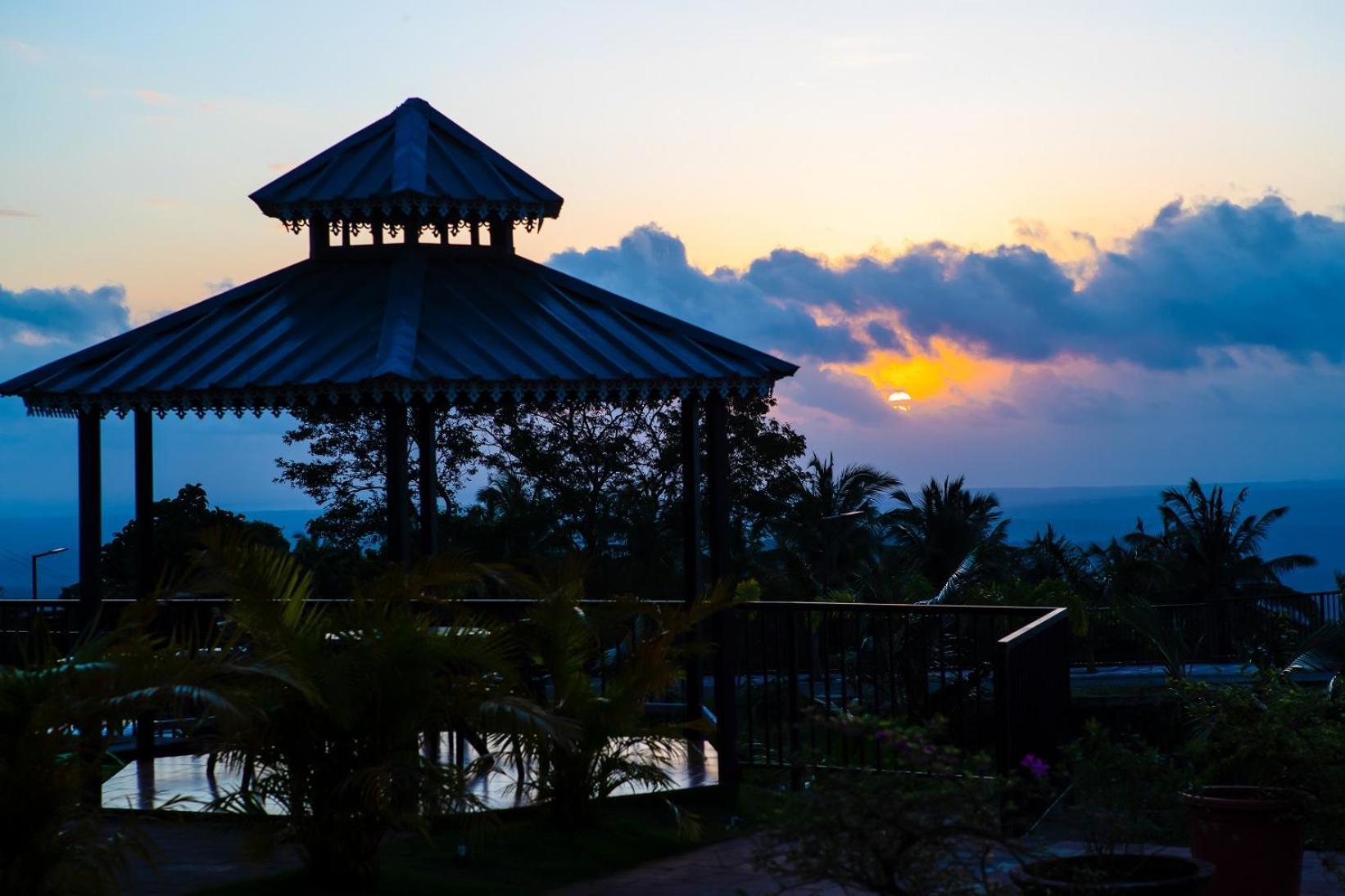 Misty Green Hills Parks & Resorts Kondotty Extérieur photo
