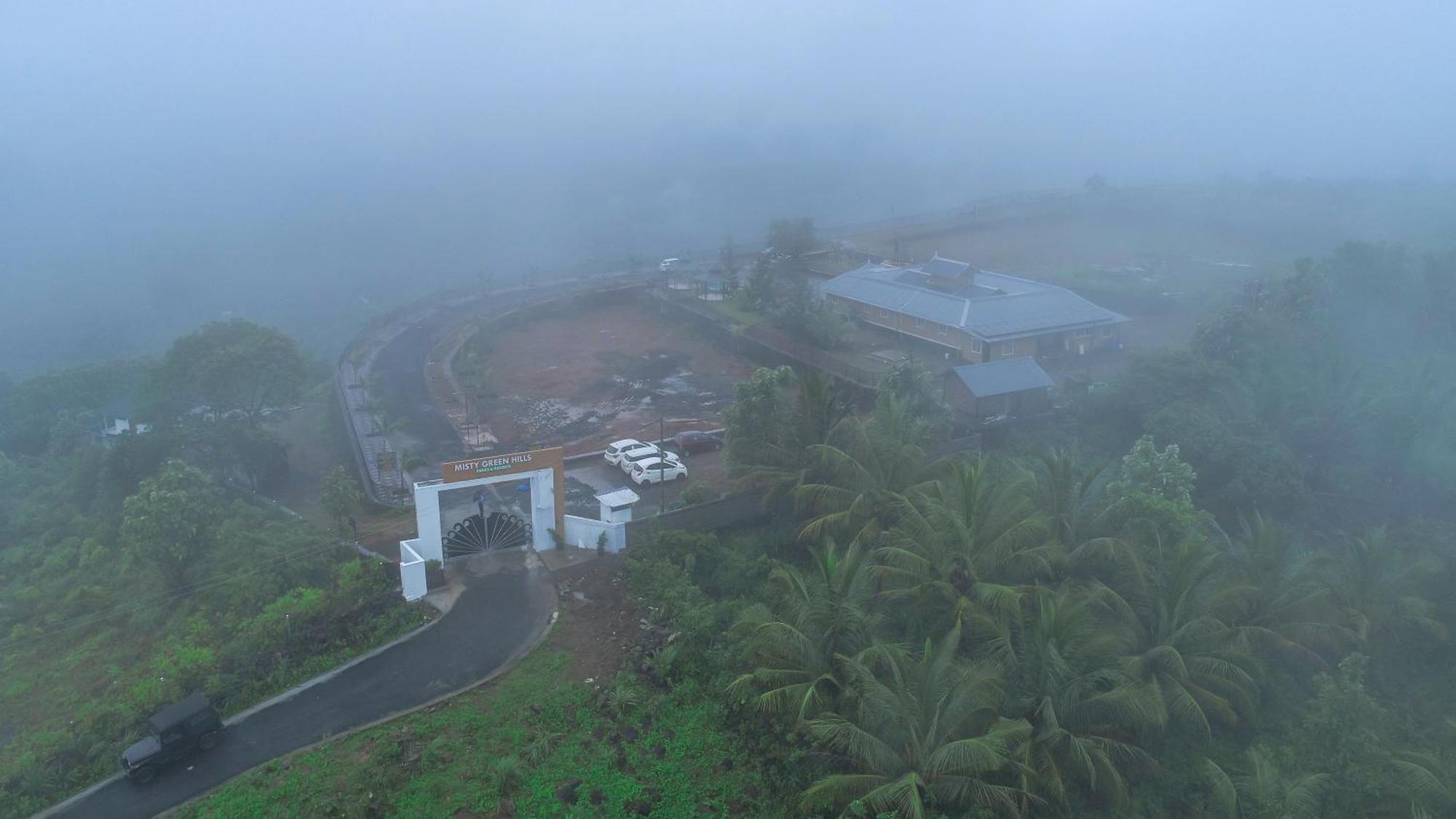 Misty Green Hills Parks & Resorts Kondotty Extérieur photo